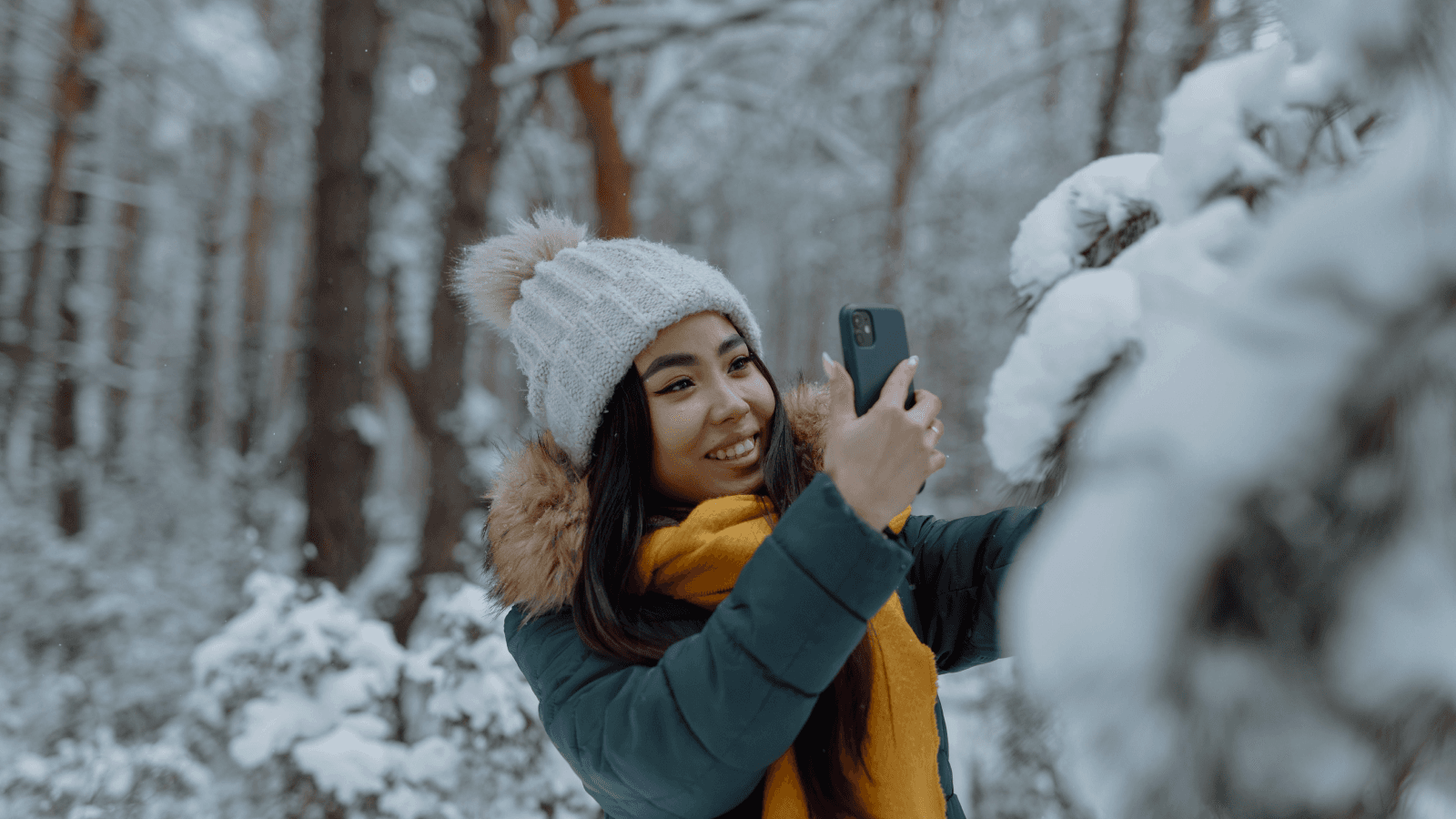 Dating While Travelling: What to Know Before You Swipe Abroad